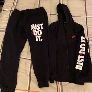 Nike sweatsuit size Lrg